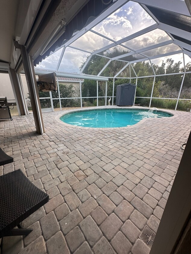 Primary Photo - 8960 Huntington Pointe Dr