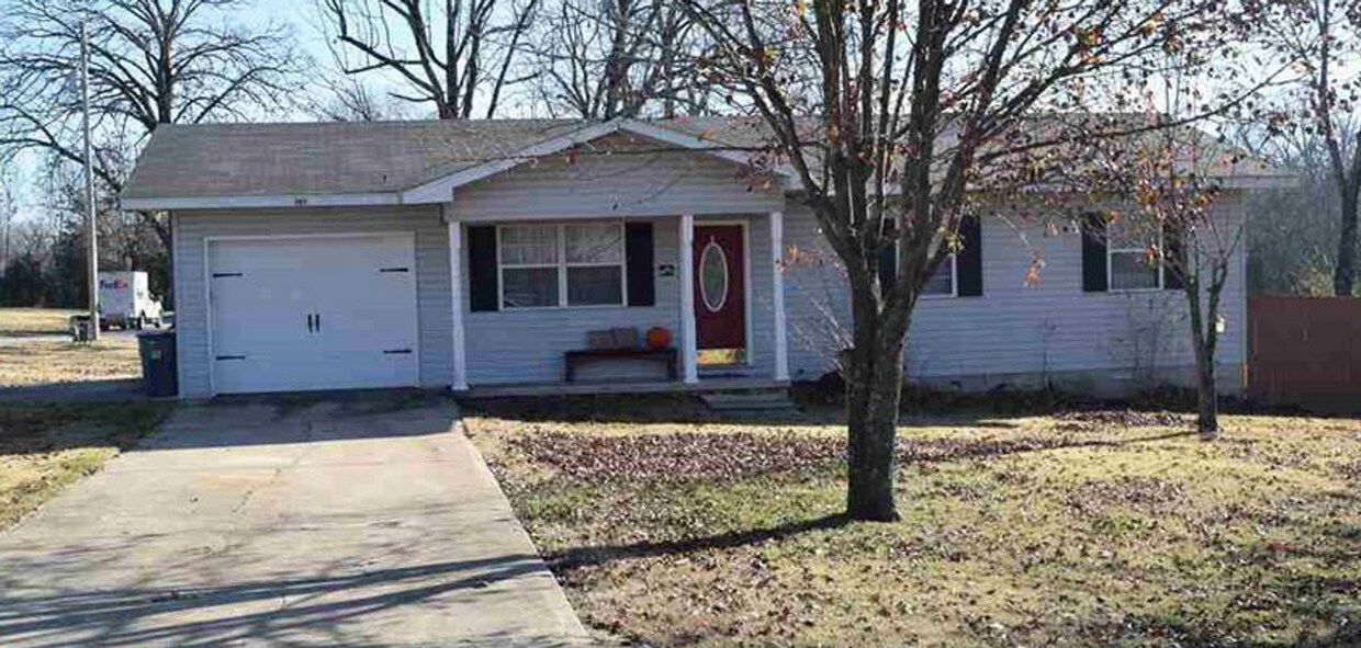 Primary Photo - Town Park 3 bed 1 bath