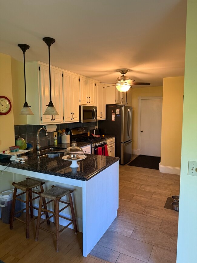 Kitchen - 21 Lake Forest Dr