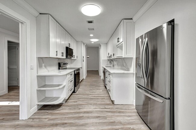 Building Photo - 4705 Fountains Dr S