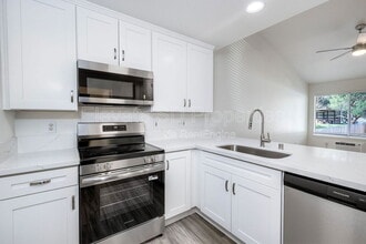 Building Photo - 9430 Winter Gdns Blvd