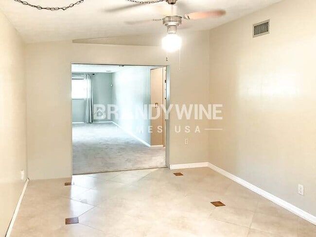 Building Photo - 7671 Vale Dr