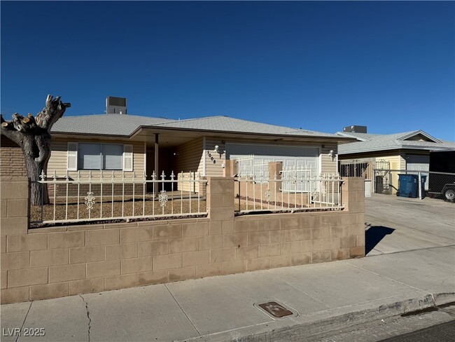 Building Photo - 1008 Eugene Cernan St