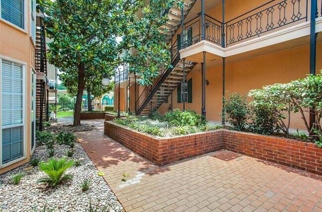 Foto del edificio - 6318 Richmond Ave