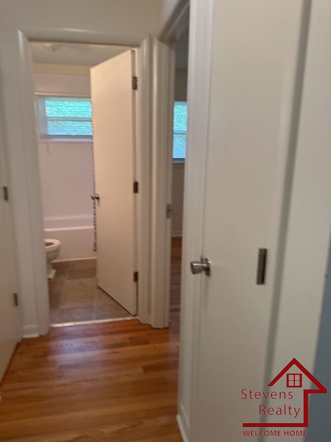 Building Photo - 1231 Helena Dr