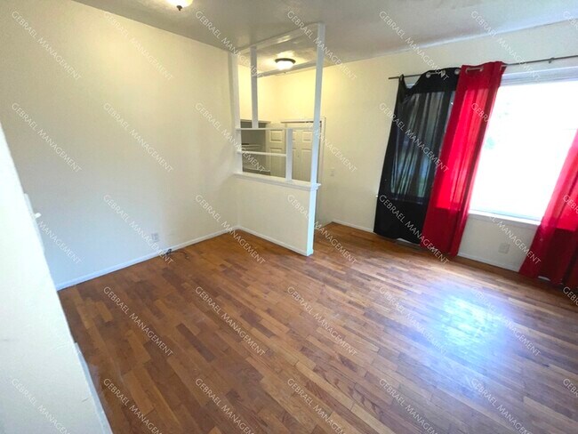 Foto del edificio - 6073 Harwood Rd