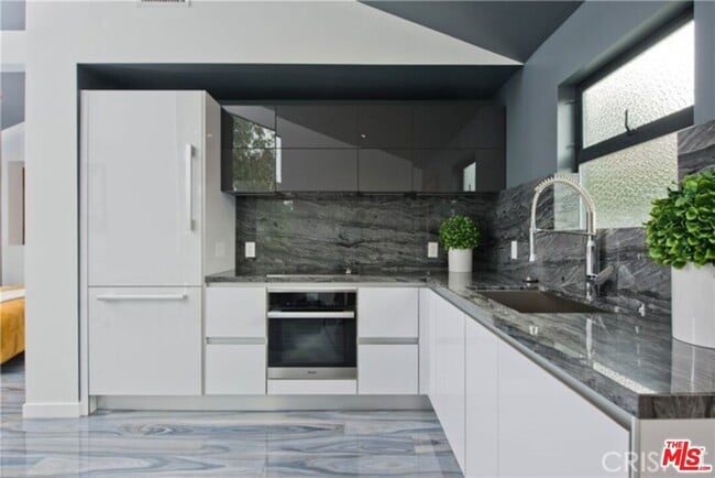 Building Photo - 2652 Lisco Pl