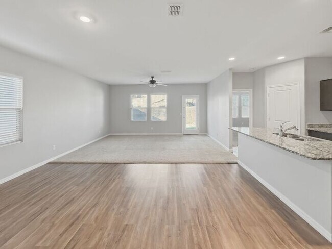Building Photo - Spacious 4 Bedroom, 3 Bathroom home in Litchfield Park!