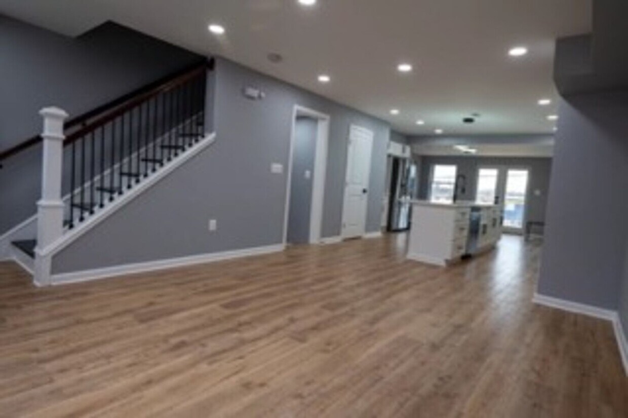 Foto principal - Lovely 3 BR/3.5 BA Townhome in Brentwood!