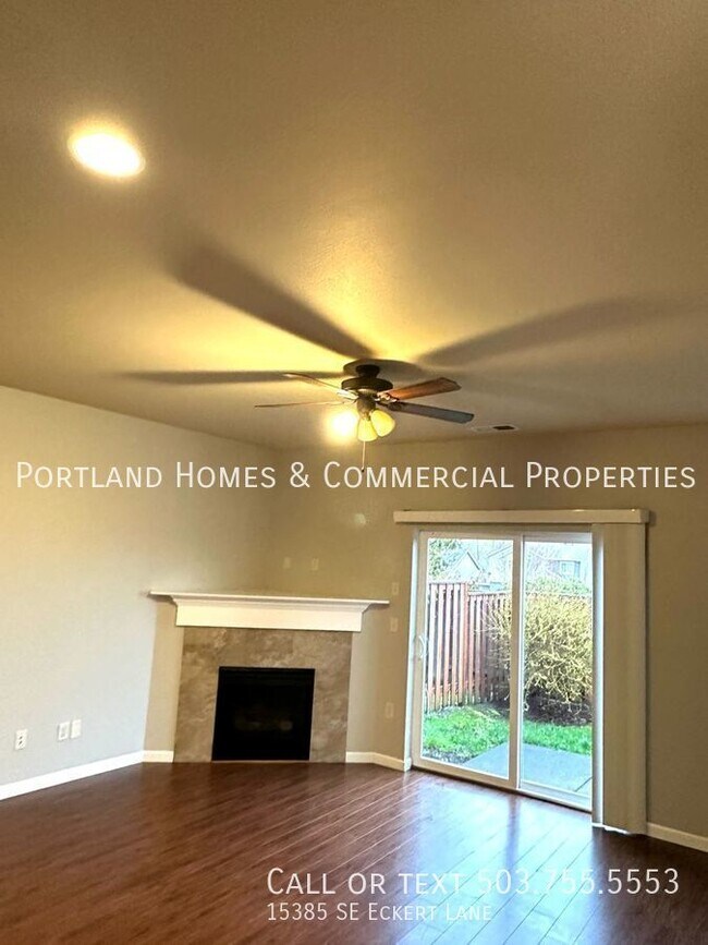 Building Photo - Sunny and Bright Damascus Townhome with Be...