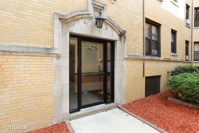 Primary Photo - 1110 W Belden Ave