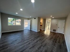 Building Photo - 12115 Wintergreen Dr