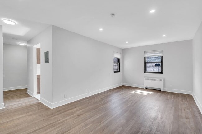 Interior Photo - Palisades Manor Apartments – Modern Living in the Heart of Palisades Park