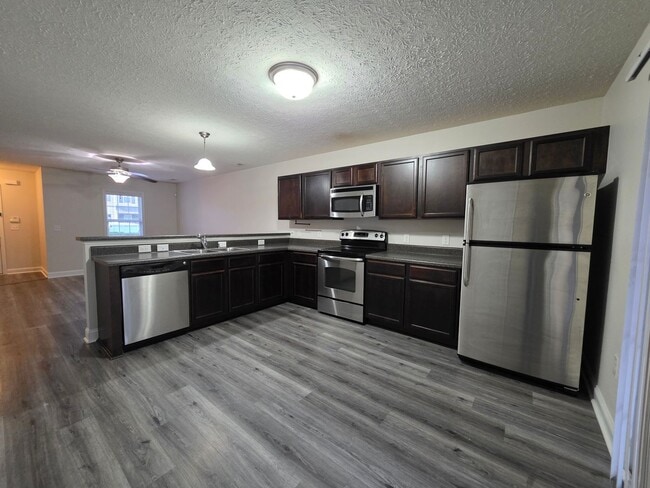 Building Photo - 521 Cider Hill Rd