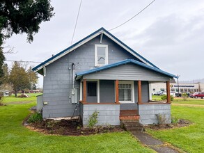 Building Photo - 33213 Santiam Hwy SE