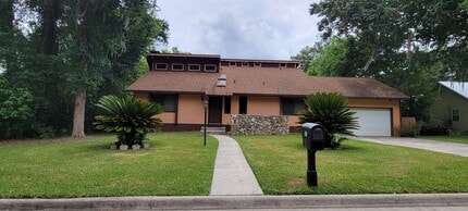 Building Photo - 1631 NW 94th St