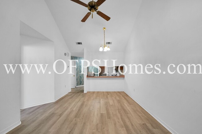 Building Photo - 2 bed Townhome in Fort Walton Beach