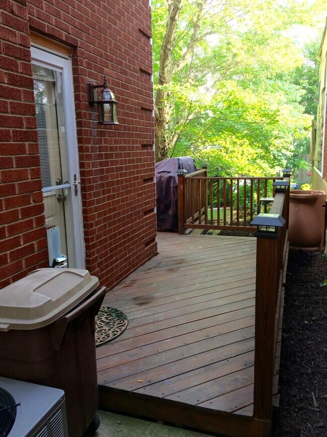 Side entrance - 3014 Grayson Ave