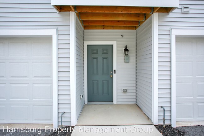 Building Photo - 2 br, 1.5 bath House - 3034 Meridian Commo...