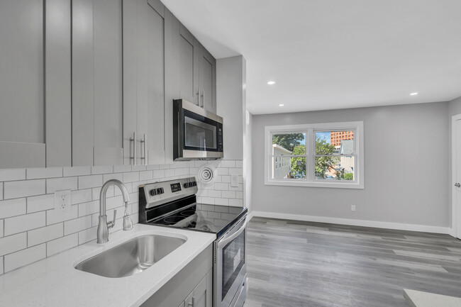 KITCHEN - 1300 Fulton St