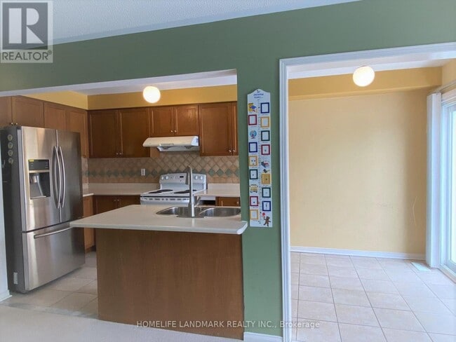 Building Photo - 1575 S Parade Ct