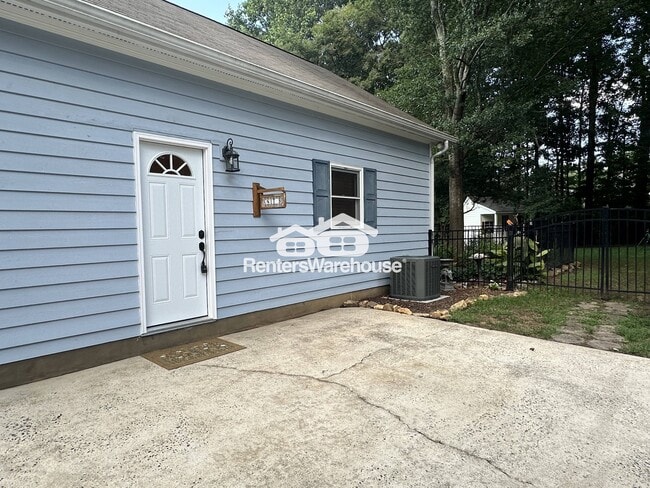 Building Photo - 9801 Providence Forest Ln