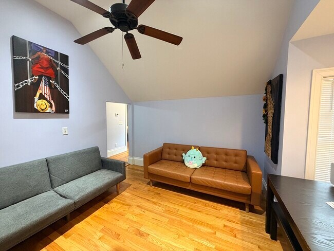 Foto del edificio - 341 Linwood Ave