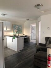 Building Photo - 404 Montreal St