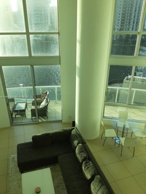 Primary Photo - 300 S Biscayne Blvd
