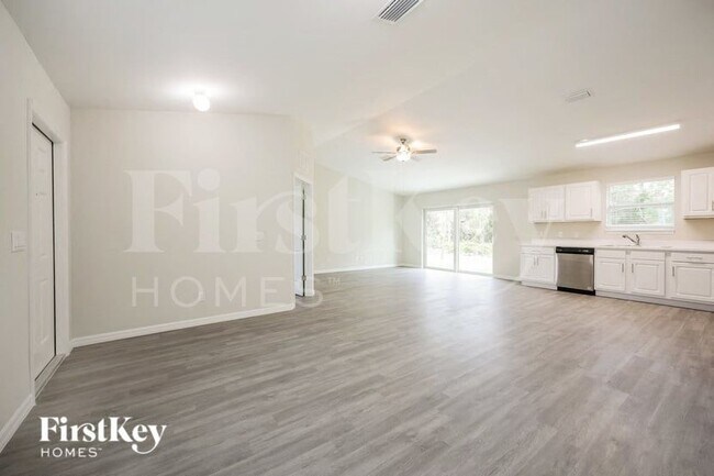 Building Photo - 840 Puccini Ave S