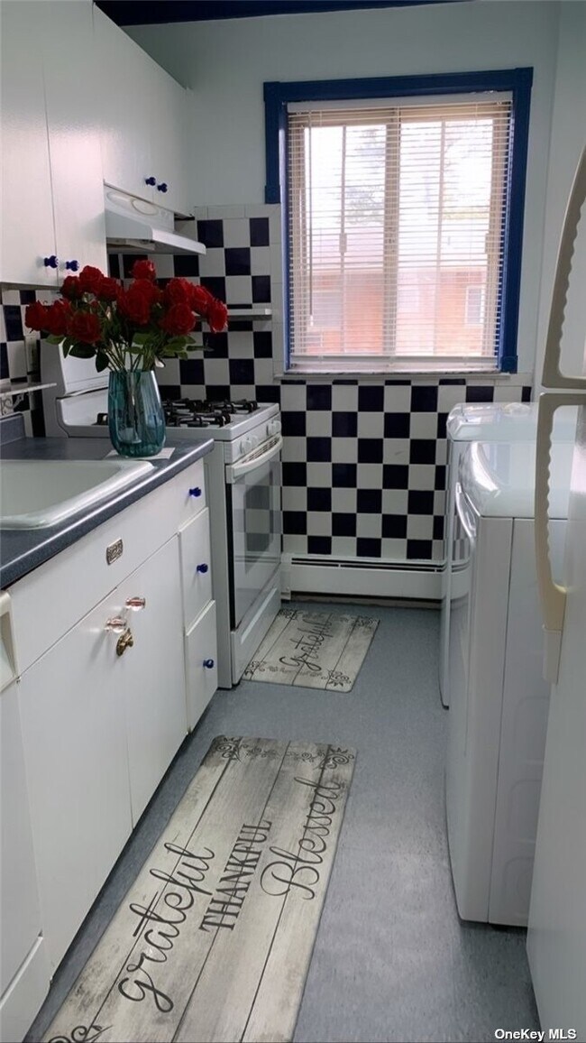 67 Adams Rd Unit 2D, Central Islip, NY 11722 Room for Rent in Central