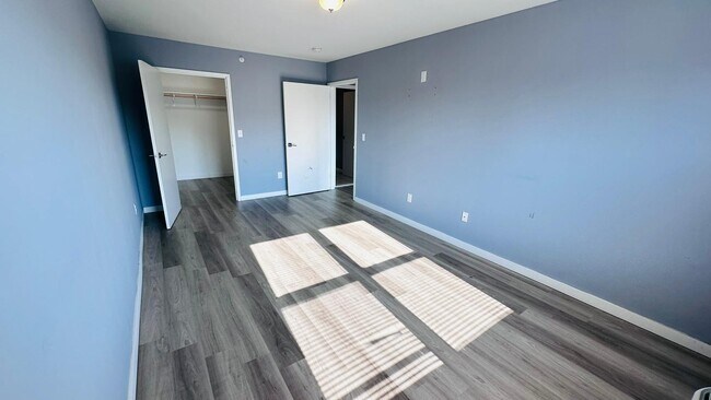 Building Photo - 216 12th Ave