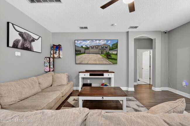 Building Photo - 2038 Creekmont Dr
