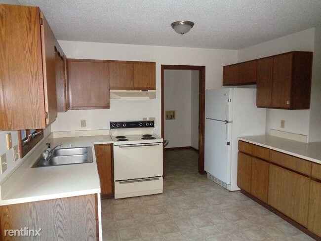 Building Photo - 2 br, 1 bath Duplex - 15118 Hickory St