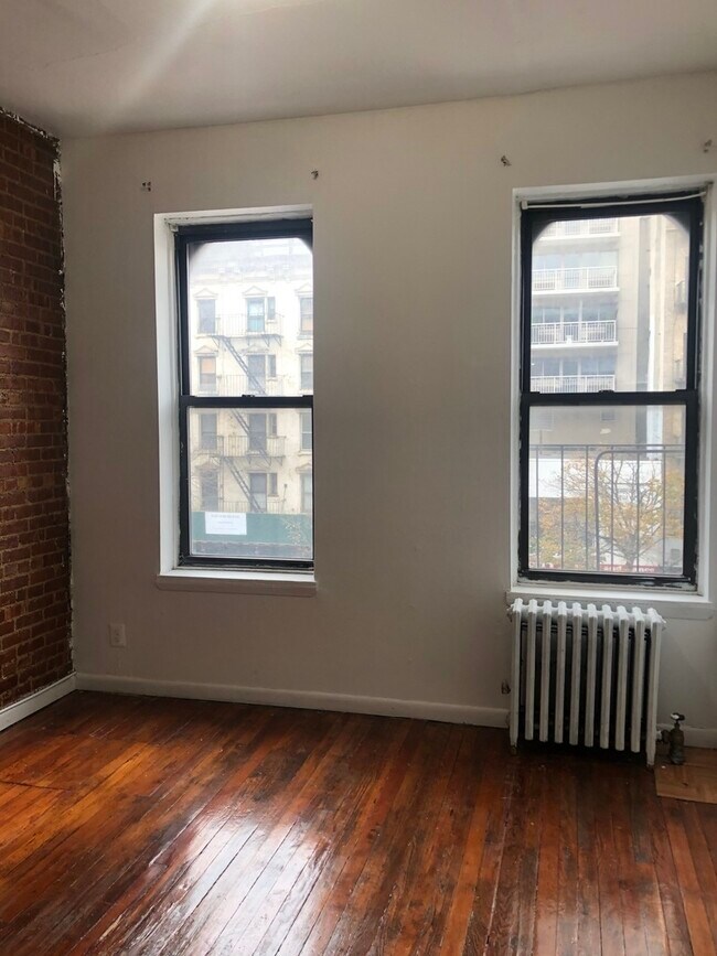 Building Photo - 158 1st Ave