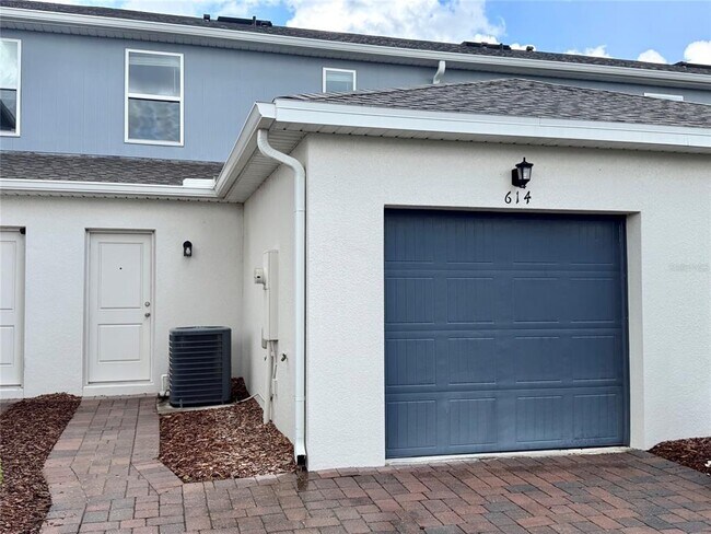 Building Photo - 614 Cheval Ln