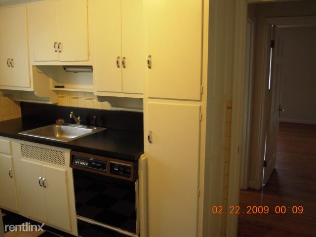 Building Photo - 2972 Linwood Ave