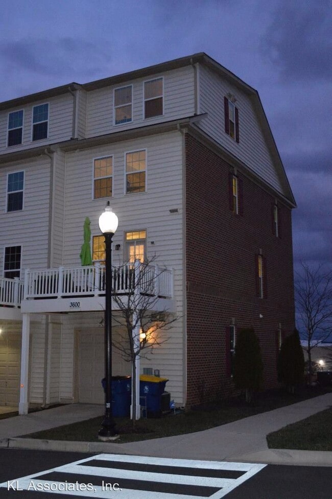 Building Photo - 3600 Fort Lincoln Dr NE