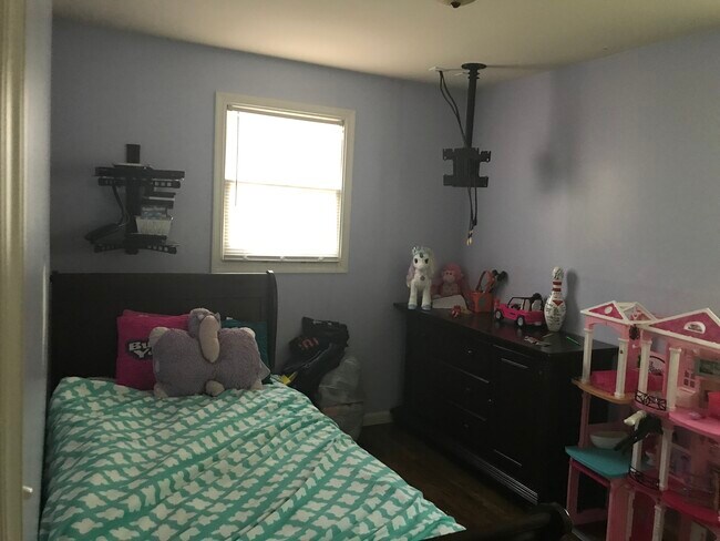 Building Photo - 6311 Den Lee Dr