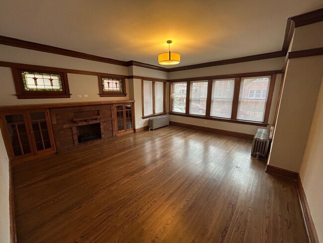 Building Photo - 2157 N Avers Ave