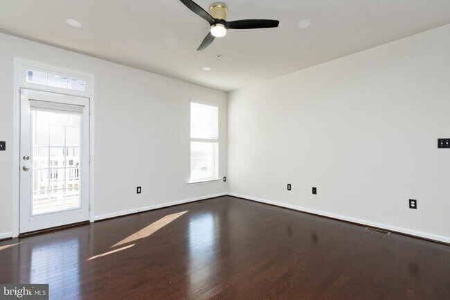 Building Photo - 6192 Murray Terrace