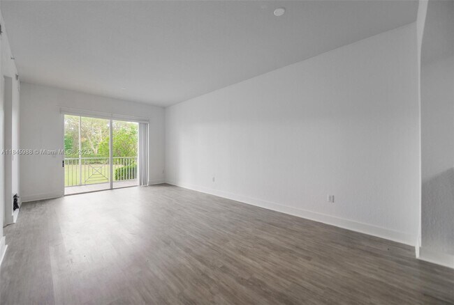 Foto del edificio - 3500 Oaks Clubhouse Dr