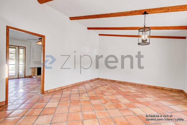 Foto del edificio - 24401 Regina St