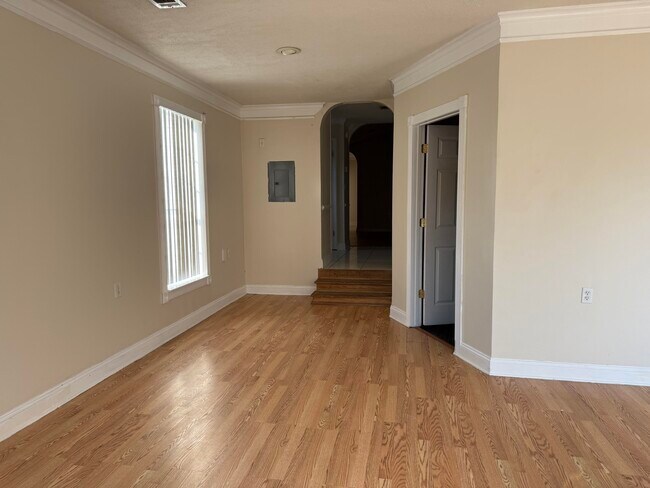 Building Photo - 132 Villacrest Dr