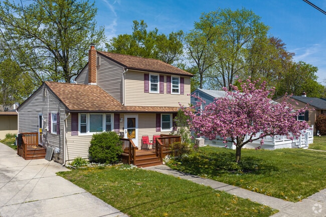 Single-family homes in Lindenwold typically have small yards.