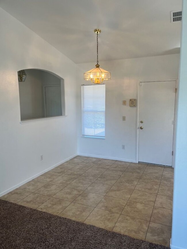 Building Photo - Freshly remodeled home
