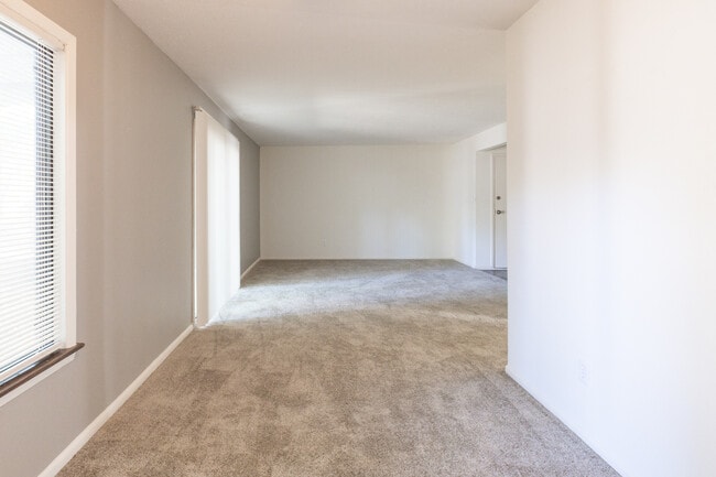 2 Bedroom Floorplan at Woodlake Apartments - Woodlake