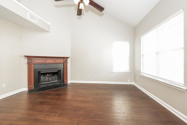 Foto del edificio - 1505 Chestnut Oak Dr