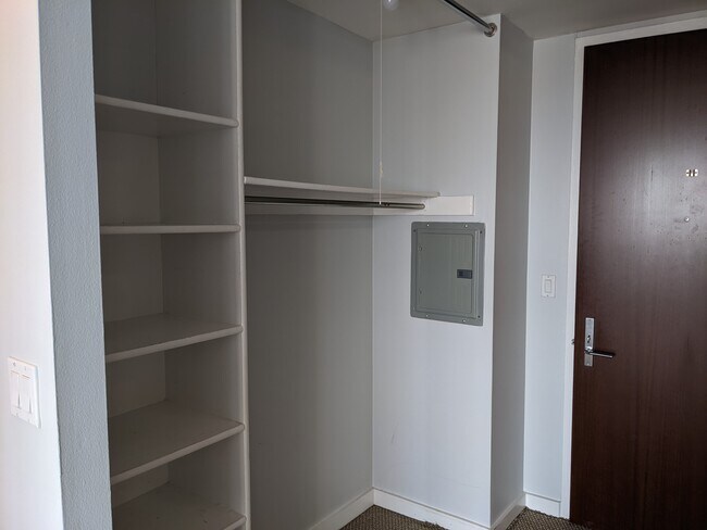 Foto del edificio - 655 W Irving Park Rd