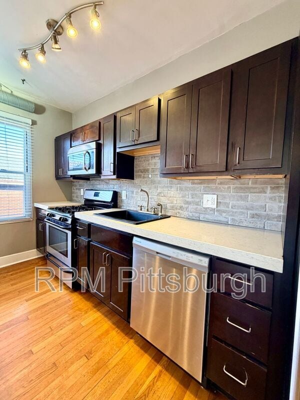 Foto del edificio - 6407 Bartlett St